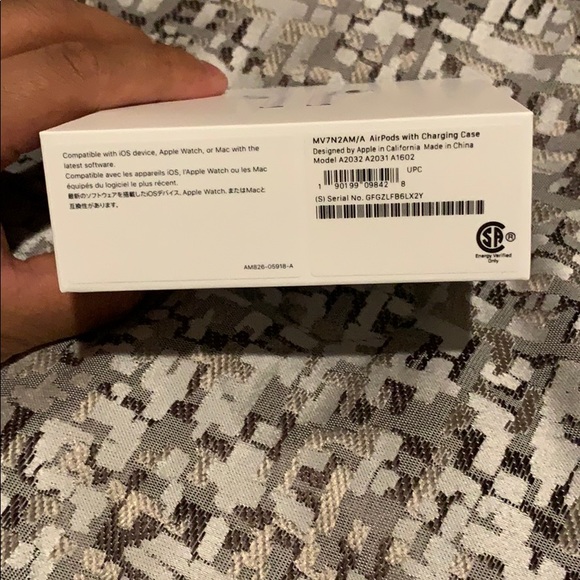 Airpods (case only) - Picture 4 of 4